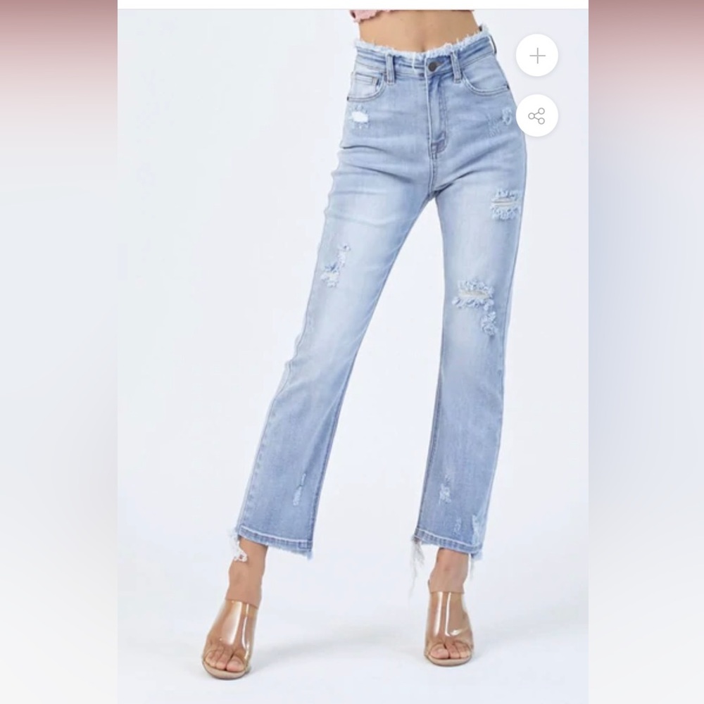 NEW With Tags  Risen Frayed edge straight leg jeans . Waist 32 / size 15